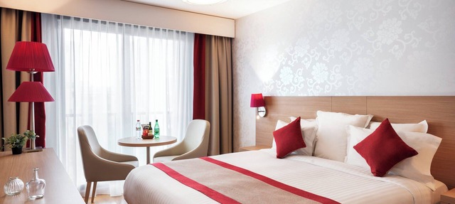 Residhome Aparthotel Paris Evry in Évry-Courcouronnes