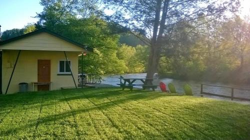 Riverbend Lodging in Bryson City