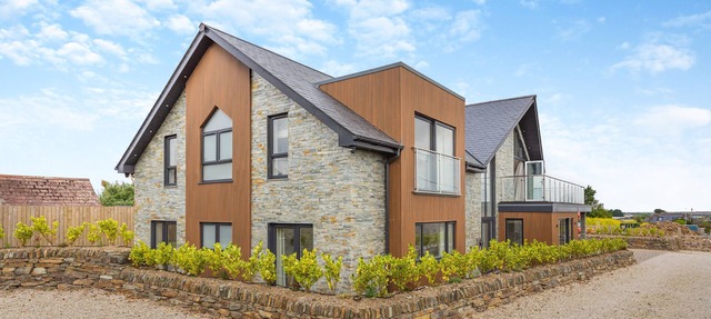Rock View - Six Bedroom House, Sleeps 12 in Little Petherick