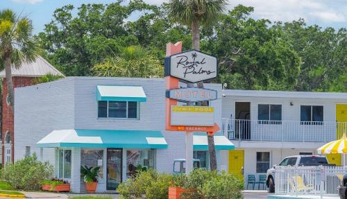 Royal Palms Motel in Tybee Island