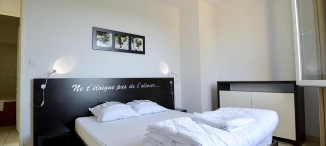 Scenic Apartments with On-site Pool and BBQ Area | Near Lac de Jouarres in Azille