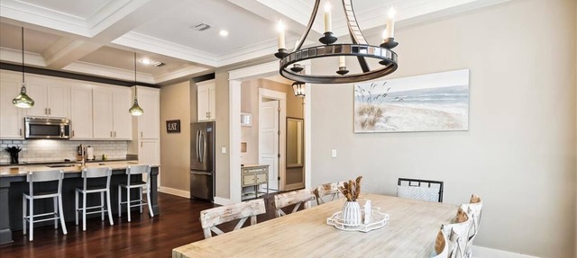 Seacrest Beach escape—screened porch, chef's kitchen, 6 bikes, near Lagoon Pool in Seacrest Beach