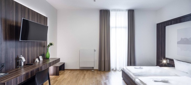 sevenDays Hotel Boardinghouse double room with balcony in Heidelberg