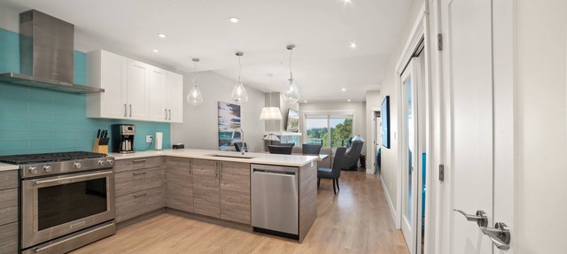 Sooke Harbour Luxury 2-Bed Condo With Marina Views! in Sooke