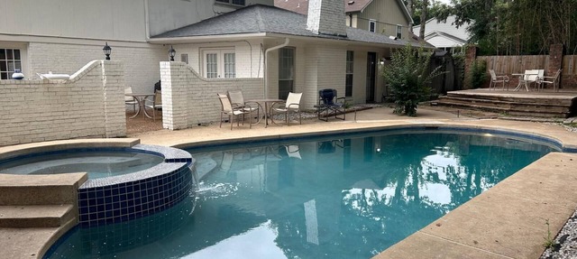 Southern-Inspired 5-BR Luxury Home with Pool & Jetted Tub - Simply Marvelous. in Memphis