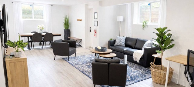 Spacious and Clean Suite - Near Abby Airport & US Border - Families welcome! in Abbotsford