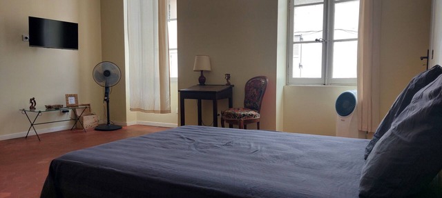Spacious Studio in Provence (Near Avignon & the Wine Route) in Roquemaure