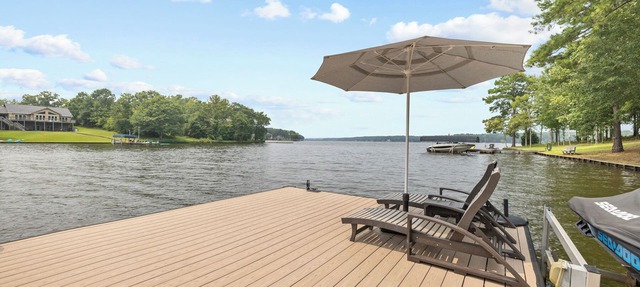 Spectacular 4 BR lakefront home, Private Deep Water Dock on Peninsula in Eatonton