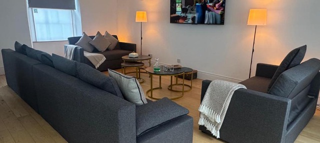 Squarezzz - Group Accommodation in Edinburgh