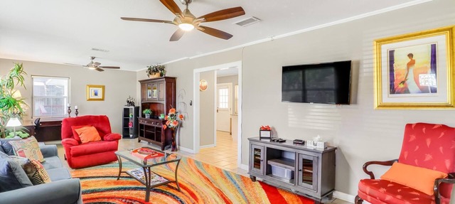 Steps to Beach & Short drive to Casinos, Coliseum and all Biloxi entertainment in Biloxi
