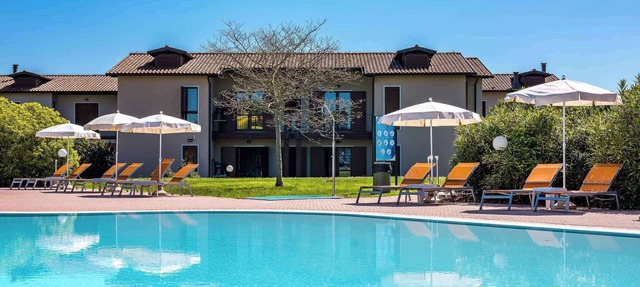 Studio with outdoor pool and entertainment in a great residence in Peschiera del Garda
