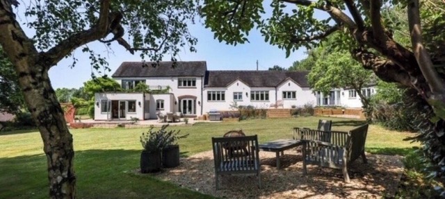 Stunning 5 bed home close to Stratford with fantastic gardens/tennis court. in stratford upon avon