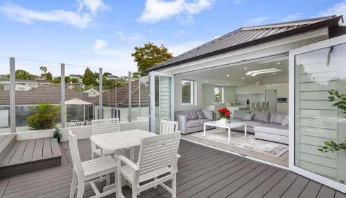 Stunning Remuera 3BR with Patio and Parking Zodiak Stays in Auckland