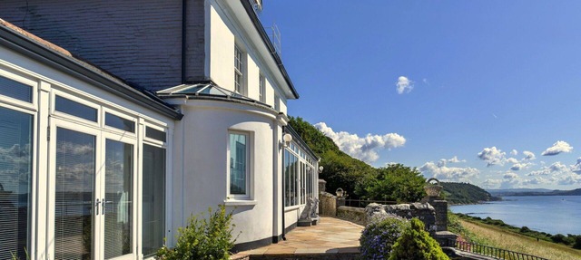 Stunning villa for 10 guests with WIFI, terrace and pets allowed in Cawsand
