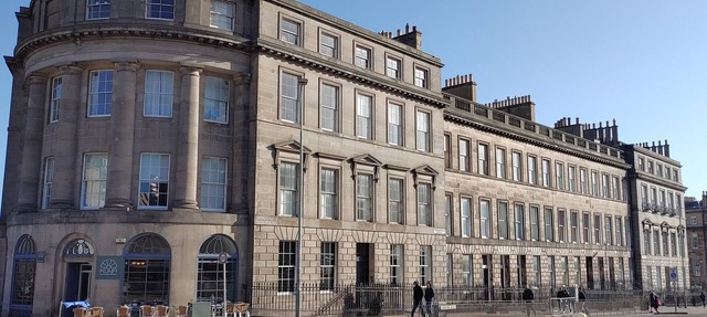 Stylish Apartment in Edinburgh City Centre, Sleeps 4. License no. EH-68704-F in Edinburgh