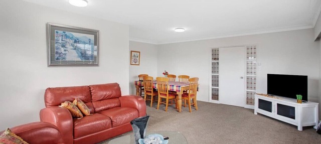Sunlit Glow Spacious 5BR Home on Ladies Mile in Auckland Central Suburbs