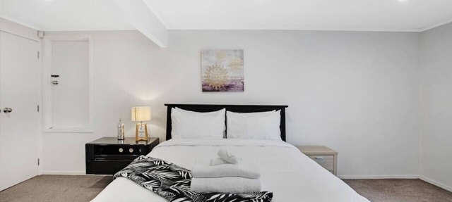 Sunny Beam Guest Suite with Parking & Kitchenette in Auckland Central Suburbs
