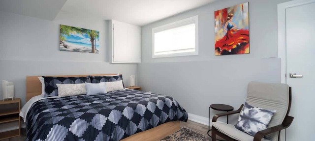 Sunset Beach House - Remodeled - 1 block to beach in St. Catharines