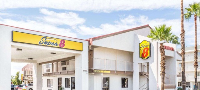Super 8 by Wyndham Phoenix Metro North in Phoenix