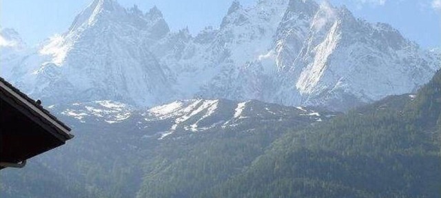 Superb Central Chamonix Apartment, Great Views, next to the beginners slopes in Chamonix-Mont-Blanc