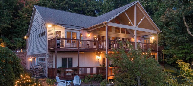 The Boulders: 5 Suites | Hot Tub | 50mi Views | Pool Table | Sauna | Wet Bar | Dog Friendly! in Boone