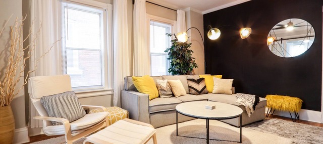 The Downtown Bee: Cozy & charming escape steps from Main Street Bethlehem! in Bethlehem