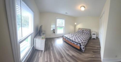 The Dragon's Den 5 bedroom house 1 mile to Main St in Tazewell