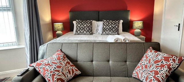 The Prince Albert Pub & Hotel with onsite FREE PARKING 2 minutes from Legoland in Windsor