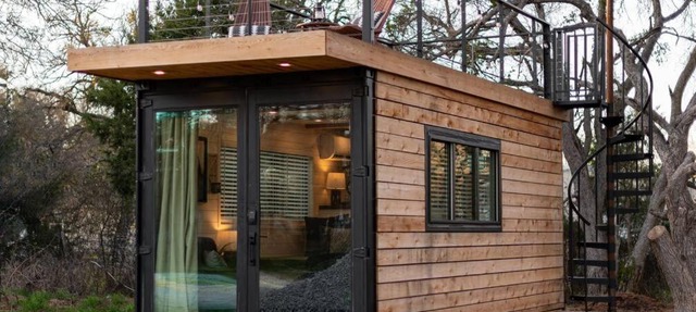 The Stable Tiny Container Home-12 min to Magnolia in Bellmead