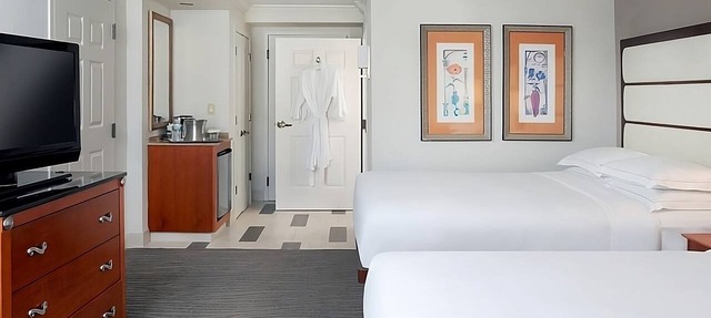 Thoughtfully Prepared for Your Best Stay Yet! 3 Units, Pool, Free Parking! in Naples