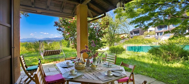 Three Lakes Villa Varese - Garden and Parking, Buguggiate, Italy in Buguggiate