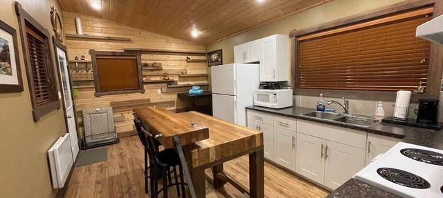 Tiny Home - 17A Work & Play in Terrace