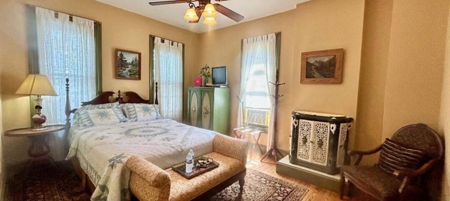 Topaz Room at The Amethyst Inn B&B with jacuzzi tub and gourmet breakfast in Adamstown