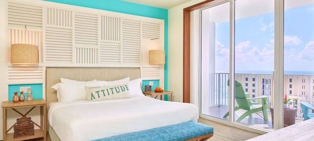 Tranquil Room Perfect for a Relaxing Florida Getaway | Pet-Friendly Retreat in Hollywood