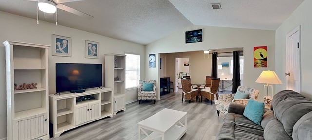 Tranquility Base | Easy Walk to Beach, Cozy Home! in Navarre Beach