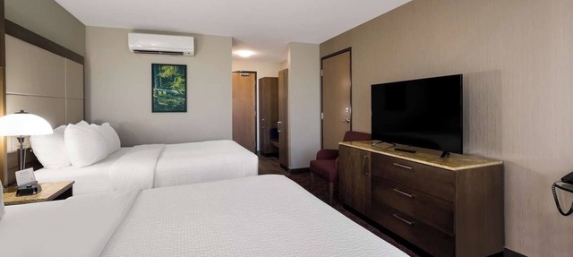 Unwind with Ease: 2 Convenient Rooms, Indoor Swimming Pool, and Free Shuttle in Calgary