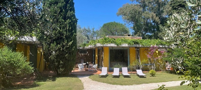 Vaste Maison D'architecte Avec Jardin Arboré in Hyères