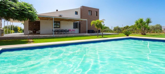 Villa Akos Large Private Pool, A/C, WiFi in Scicli