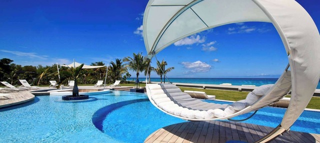 Villa C’est La Vie – Luxury Beachfront Villa on Plum Bay, St. Martin with Private Chef in Marigot