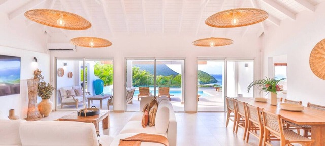 Villa Lily Blue: Spacious and Elegant, Heated Pool, Sea View, 4 Bedrooms in Anse Marcel