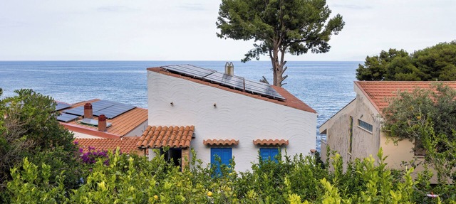 Villa with terrace 10 meters from the sea on the Capo Zafferano golf course. in Santa Flavia