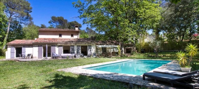 Villa Ycee Ondo with pool and terrace in Roquefort-les-Pins