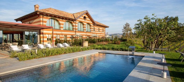 Villaggio Narrante - Cascina Galarej in Serralunga d'Alba
