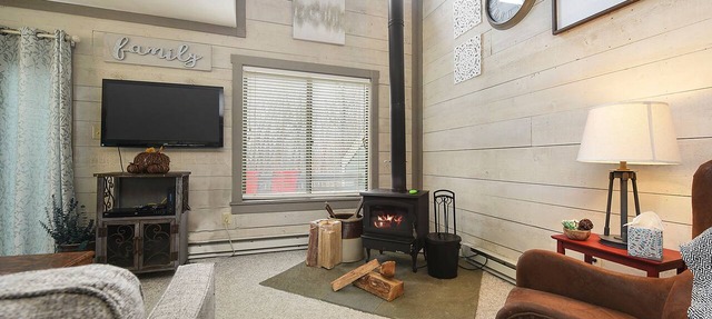 Wooded Retreat with Private Sauna & Hot Tub — Ski-In Access, Sleeps 10 in Somerset