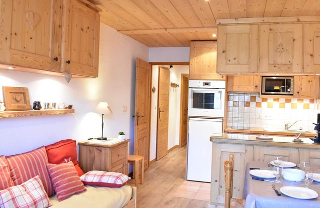 2-room apartment with balcony in Méribel, close to shops and slopes in Méribel