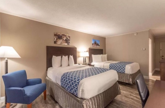 Great Find! 2 Awesome Units, Onsite Pool, Near SteelStacks, Free Parking! in Bethlehem