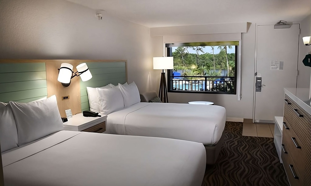 Lake Buena Vista Hotel | Magical Getaway: Minutes from Disney Parks, Family-Friendly Amenities