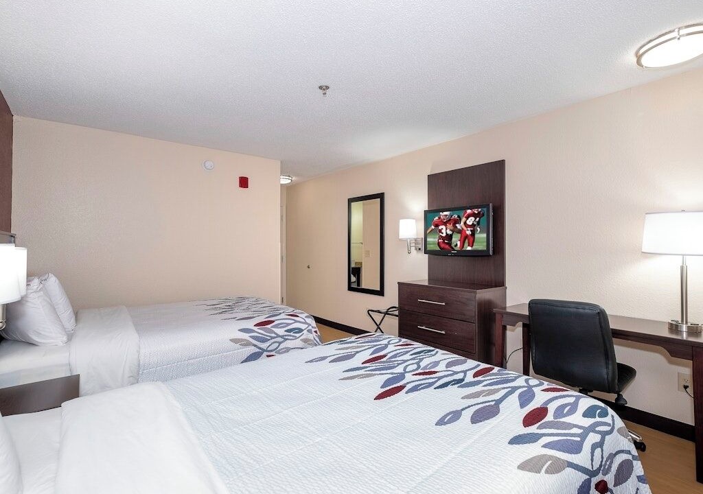 Washington Hotel | Enjoy On-Site Coffee in a Bright Private Room Near Meadows Racetrack & Casino