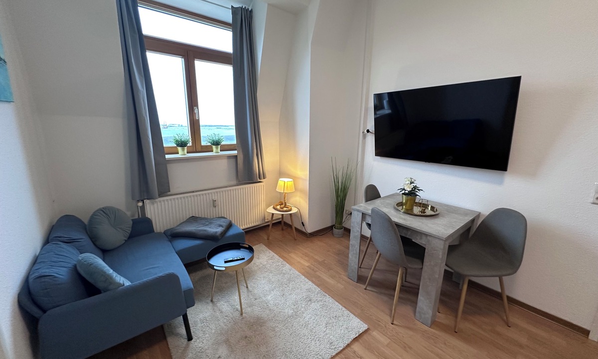 Kropeliner-Tor-Vorstadt Apartment | "Experience Coastal Comfort: Hafenkante Apartment in Rostock Awaits!"