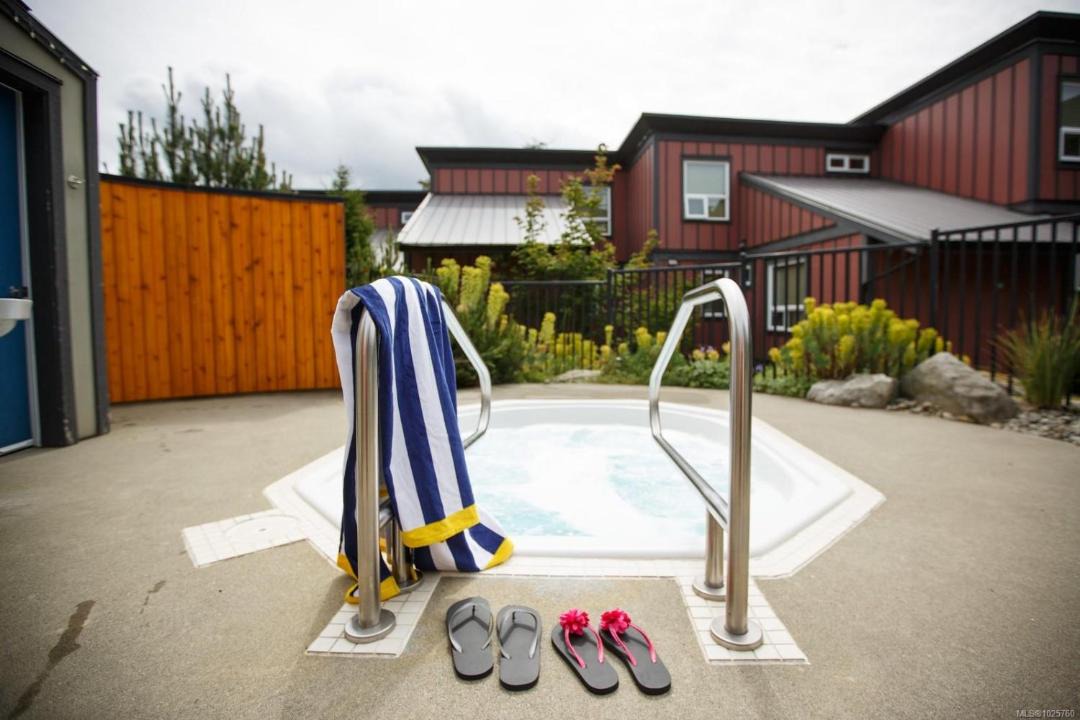 Sooke House | Discovery Townhouse - Pet Friendly